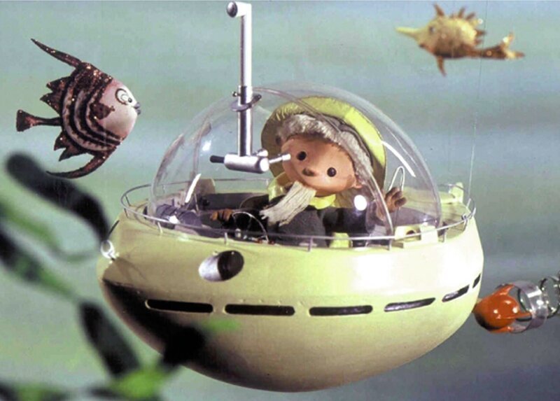 Das Sandmännchen ist mit den verschiedensten Fahrzeugen unterwegs. – Bild: RBB/​DRA/​Konang