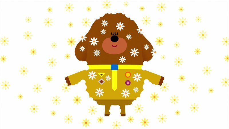 Duggee riecht besonders gut, da er sein Parfüm selbst hergestellt hat. – Bild: WDR/​BBC Studios/​Studio AKA