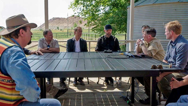 Jim Morse (l.), Bryant ‚Dragon‘ Arnold (4.v.l.) – Bild: stanae /​ THE HISTORY CHANNEL /​ Prometheus Entertainment