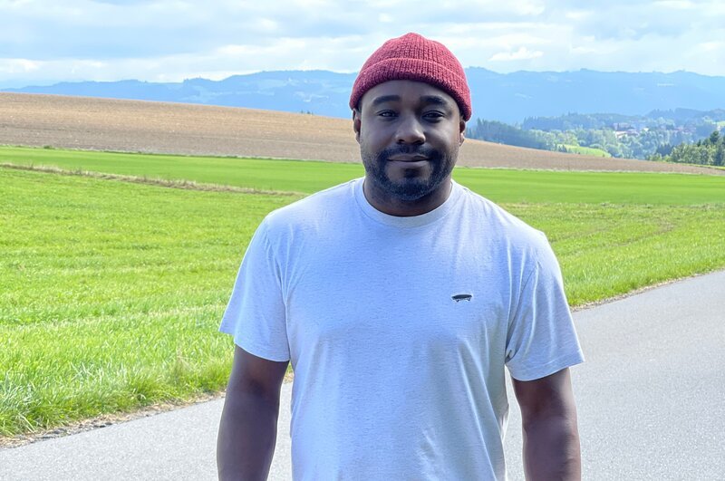 Nelson Müller schlägt einen Weg durch den Zucker-Dschungel: Was ist gut für uns, wie viel Zucker ist gesund und wie ernähren wir uns richtig? Der Zucker-Kompass gibt die Antworten. – Bild: Lars Doering /​ ZDF