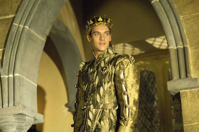 Obwohl noch sehr jung, kann sich König Henry VIII. (Jonathan Rhys Meyers) gegen seine Widersacher durchsetzen … – Bild: AXN White