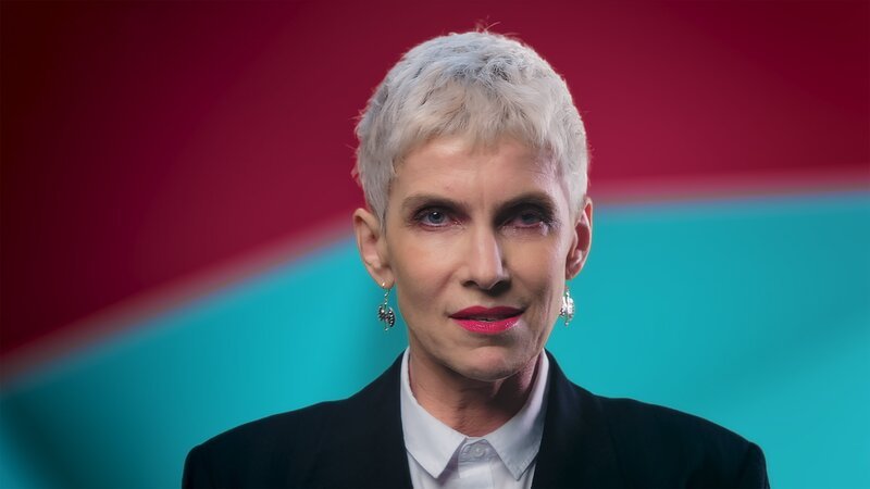 Die fetten Jahre sind vorbei. Bio ist das neue Zauberwort und wird am Ende der Dekade zum Markenzeichen urbanen Lifestyles. Ohnehin hat das gesunde und gepflegte Speisen Konjunktur. – Bild: Thomas Frischhut /​ ZDF