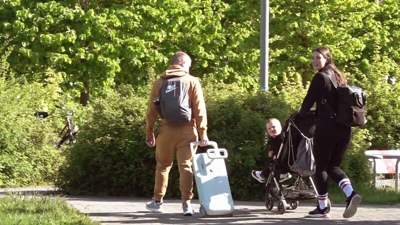 Mariia und Oleksii leben seit drei Jahren in Rostock und genießen die Stadt am Wasser. – Bild: RTLZWEI