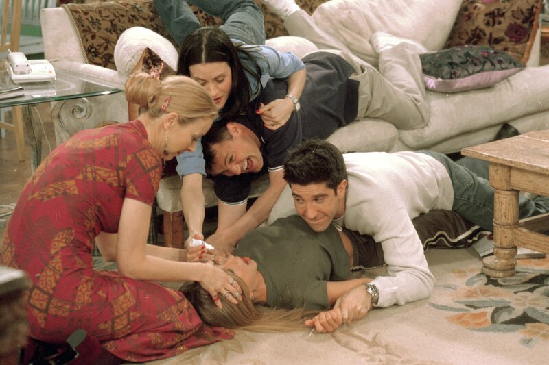 Lisa Kudrow, Jennifer Aniston, Courteney Cox, Matthew Perry, David Schwimmer – Bild: TVN/​WB