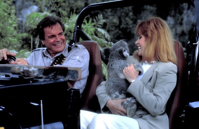 Endlich ist der Traum von Jonathan (Robert Wagner, l.) und Jennifer (Stefanie Powers, r.), ihr eigenes Naturschutzgebiet in Australien zu eröffnen, in Erfüllung gegangen … – Bild: Columbia Pictures