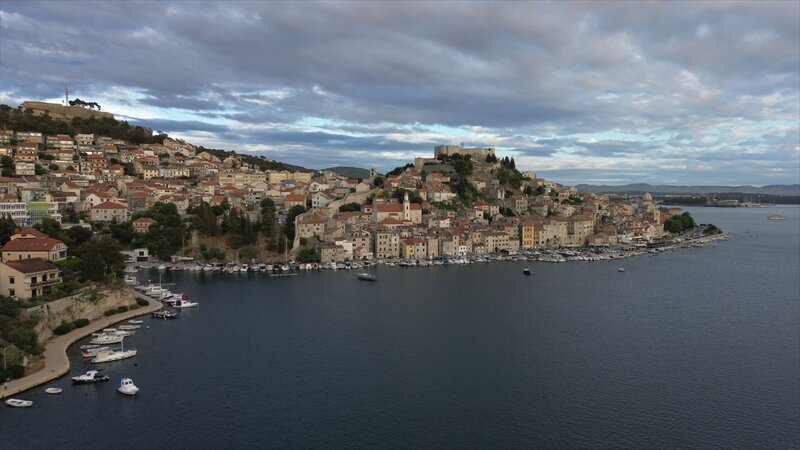 Stadt und Festung Sveti Mihovil. – Bild: RANFILM TV & Film Production GmbH