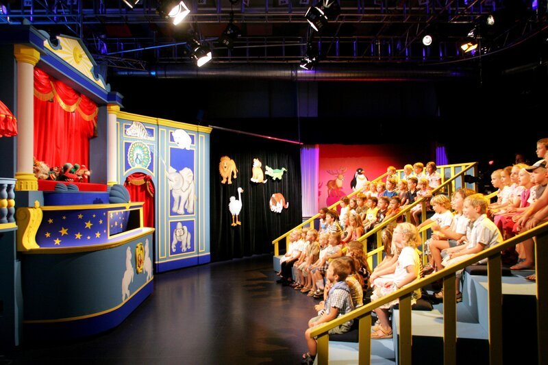 "Servus Kasperl", "Seid ihr alle da?" - Die Kultfigur des österreichischen Kinderfernsehens, Kasperl, überrascht seine Fans im Rahmen des ORF-Kinderprogramms "Okidoki" siebenmal die Woche mit einer, von Gottfried Kumpf gestalteten Kasperlbühne. Der Klassiker des österreichischen Kinderfernsehens mit amüsanten Kasperlstücken und vielen Möglichkeiten zum Mitspielen. Im Bild: Die ORF-Kasperlbühne von Gottfried Kumpf. – Bild: ORF /​ Günther Pichlkostner