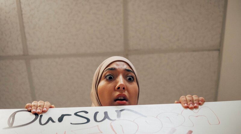 Dilara (Jansel Dogan) hatte eher mit Drogenproblemen bei ihrer Freundin gerechnet … – Bild: SWR/​siri.capture