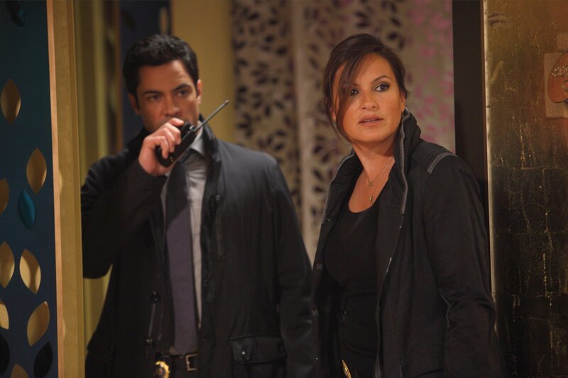 LAW & ORDER: SPECIAL VICTIMS UNIT -- „Father Dearest“ Episode 1321 -- Pictured: (l-r) – Bild: Universal Network Television LLC /​ UNIVERSAL CHANNEL /​ Eric Liebowitz/​NBC