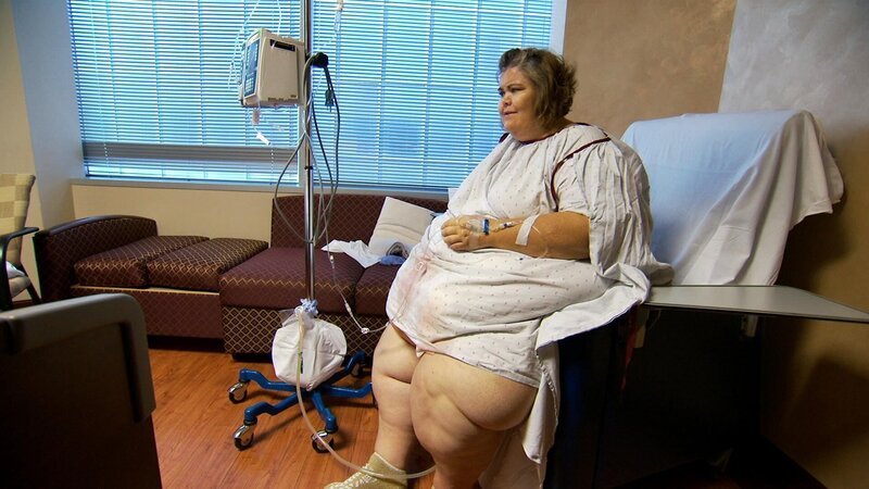 Zsalynn sitting on a hospital chair while recovering after surgery. – Bild: Discovery Communications, Inc.