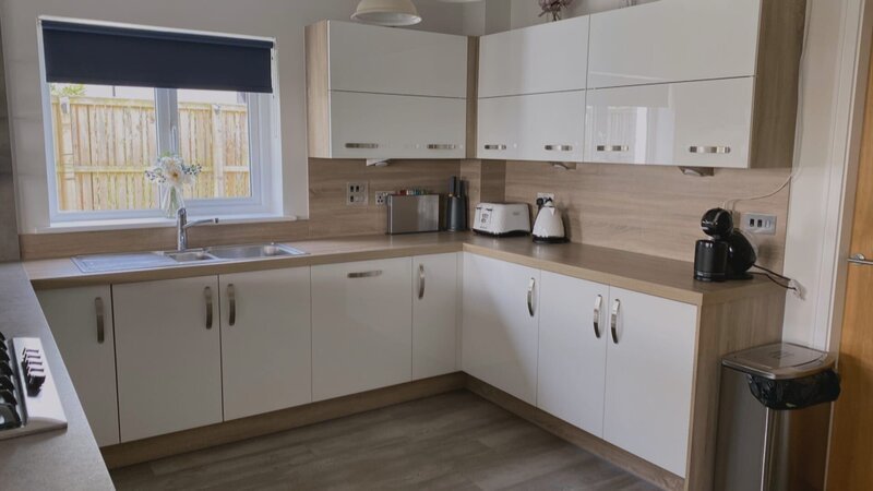 Die Küche von Eddie und Michelle vorher – Bild: Pi Productions Ltd