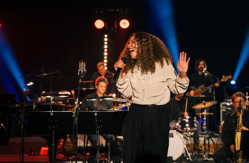 Joy Denalane live mit der hr-Bigband. – Bild: HR/Ben Knabe Joy Denalane live mit der hr-Bigband. – Bild: HR/Ben Knabe