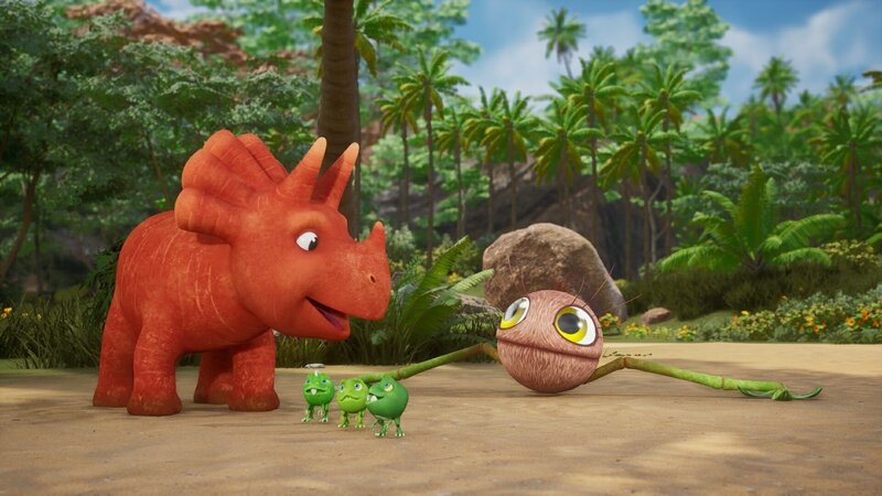 Ginger merkt schnell, dass das Kokosnussodon-Baby sehr wackelige Beinchen hat. – Bild: ZDF/​Cheeky Little Media