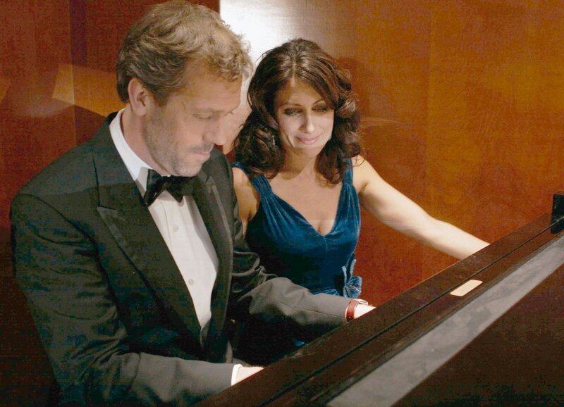 Seltene Harmonie: Hugh Laurie als Dr. Gregory House, Lisa Edelstein als Dr. Lisa Cuddy. – Bild: SUS /​ SF