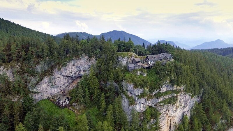 Das Wallfahrtskirchlein Schüsserlbrunn links unten. – Bild: ORF/​Visualize