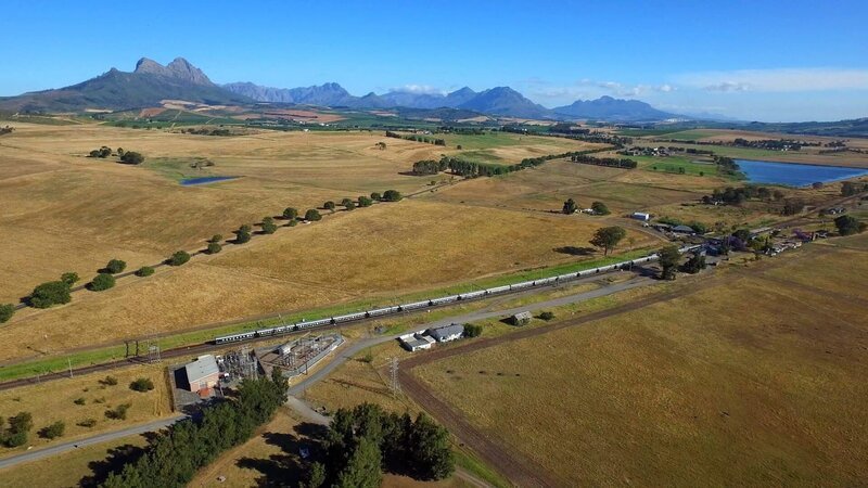 Ob Hügellandschaften oder Wüste, das stolze Südafrika hat einiges zu bieten. Auf der über 6.000 km langen Reise lässt sich die atemberaubende Natur entdecken. – Bild: Exploration Production Inc./​ WeltN24 GmbH