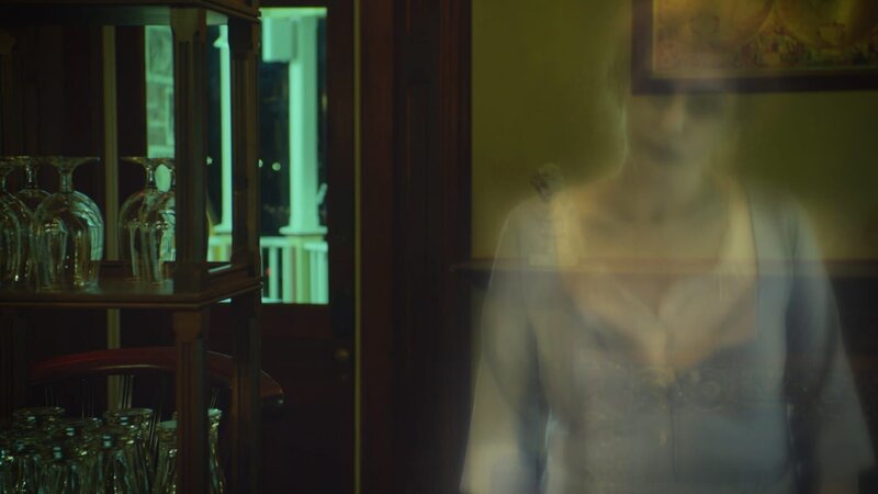 Eine geisterhafte Gestalt – Bild: Warner Bros. Discovery