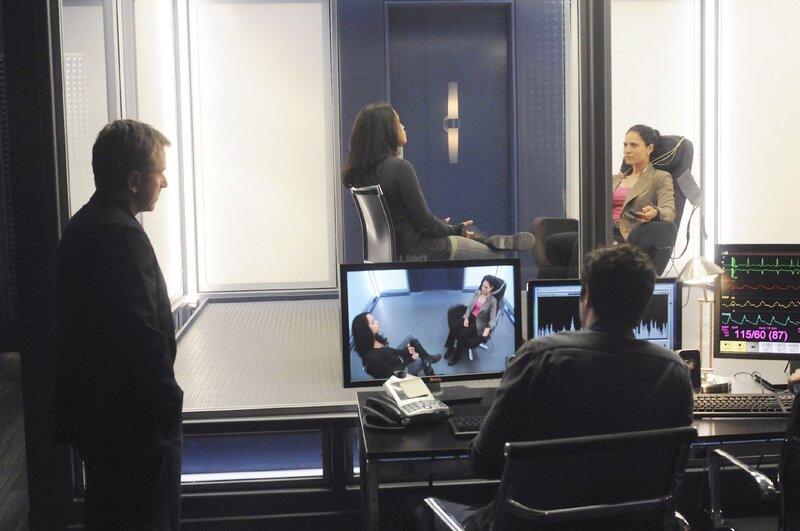 (v.l.): Dr. Cal Lightman (Tim Roth), Ria Torres (Monica Raymund) Eli Loker (Brendan Hines) und Det. Wallowski (Monique Gabriela Curner) – Bild: MG RTL D /​ Fox