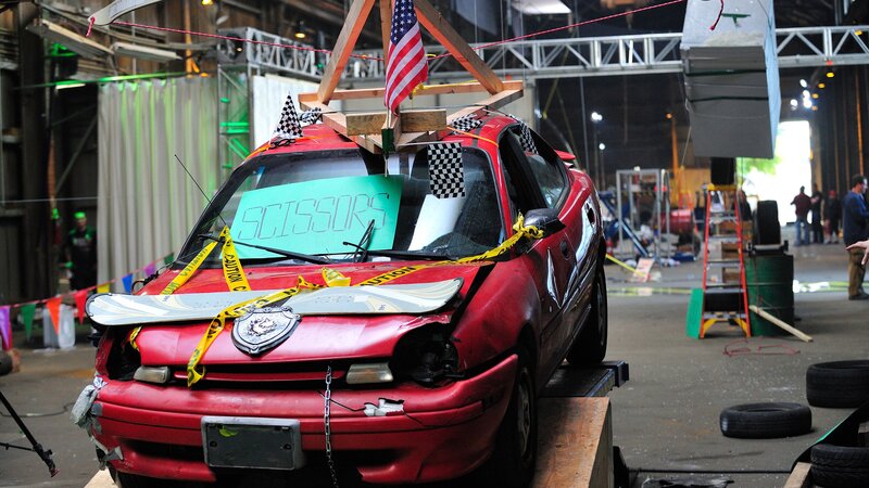 Chain Reaction: Fire and Ice Challenge: Team Aerospace’s rocket car with missle crossbow – Bild: Rahoul Ghose /​ Discovery Channel/​Rahoul Ghose /​ Photobank 23648_157 /​ Discovery Communications