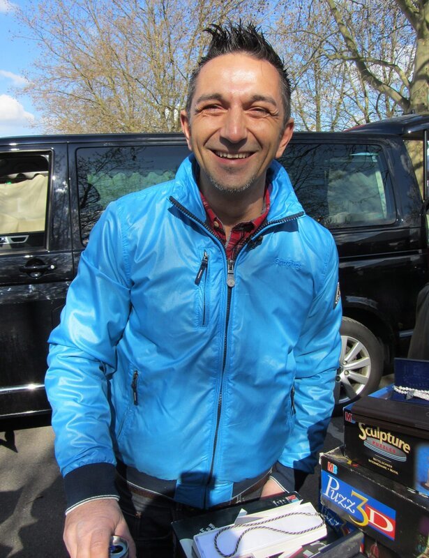 Mauro Corradino (Foto) merkt schnell, dass Klaus nicht der alleinige Sammler in der Familie ist â€“ auch Yvonne hortet gern. Mauro muss gegen zwei Trödler ankâmpfen und hat es damit doppelt schwer. Wird der Trödelprofi die beiden von ihrer Sucht befreien kânnen? – Bild: Good Times /​ RTL II