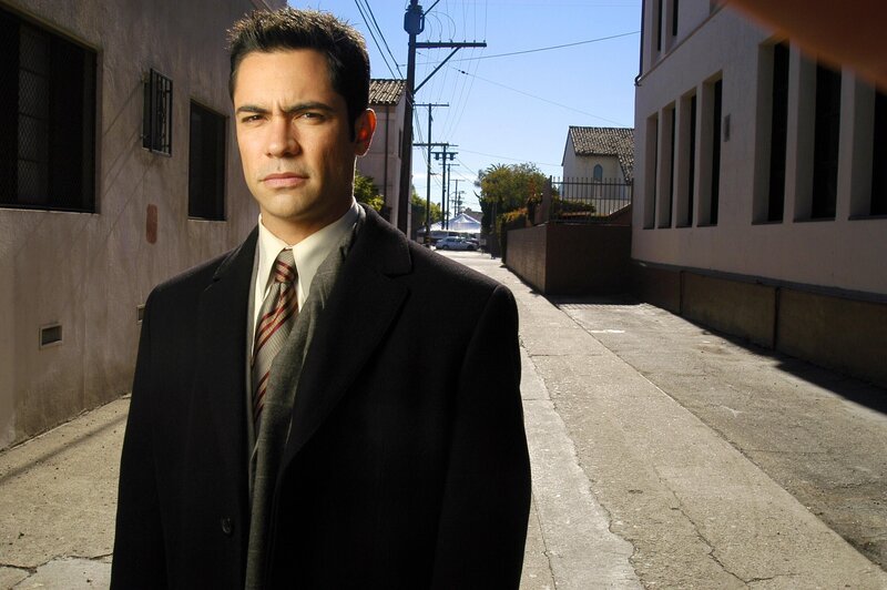 (1. Staffel) – Der aus Puerto Rico stammende Valens (Danny Pino) wird Lilly Rushs neuer Partner, nachdem Chris Lassing die Abteilung verlässt. – Bild: TV4