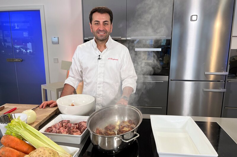 Ali Güngörmüs kocht in Bad Hersfeld anders. – Bild: HR