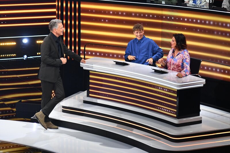 (v.l.n.r.) Jörg Pilawa; Tim Bendzko; Elena Uhlig – Bild: Seven.One /​ Willi Weber