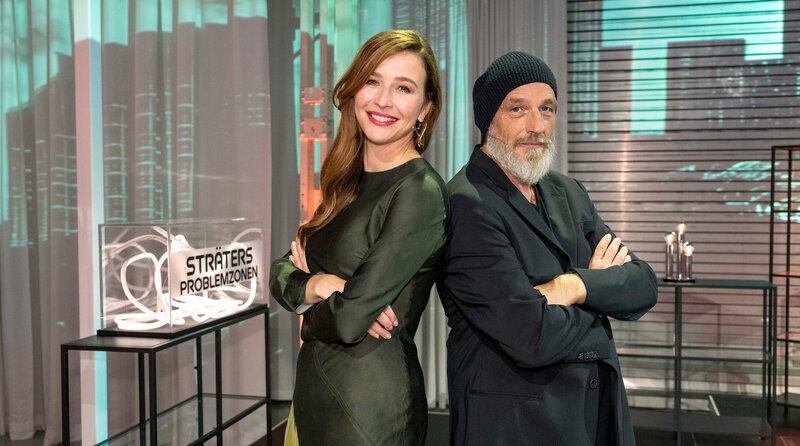 Zu Gast bei Torsten Sträter: Katrin Bauerfeind. – Bild: WDR/​Melanie Grande