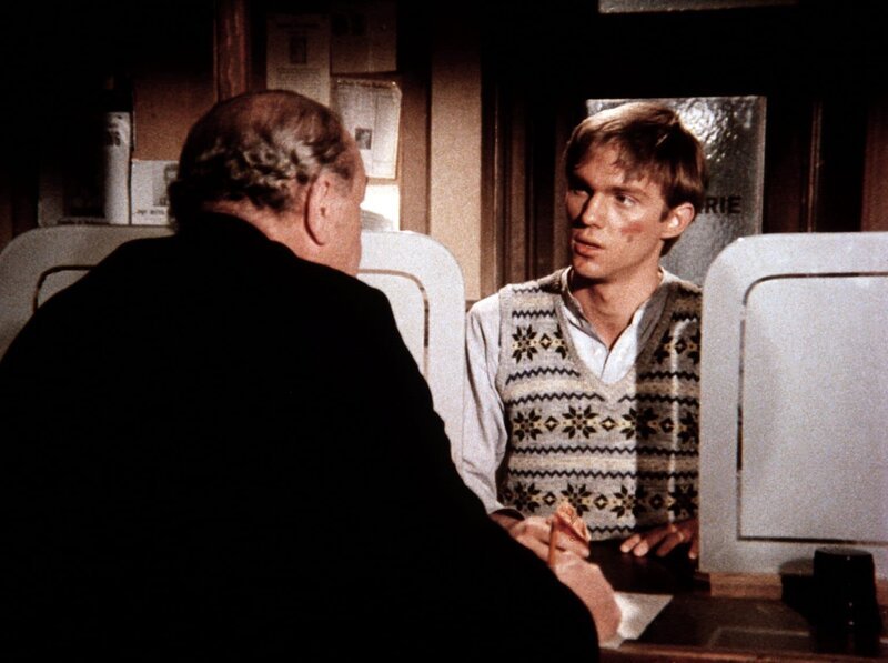 Nachdem er in der Stadt überfallen worden ist, sucht John-Boy (Richard Thomas, r.) Hilfe bei der Polizei. – Bild: Sat.1 Gold