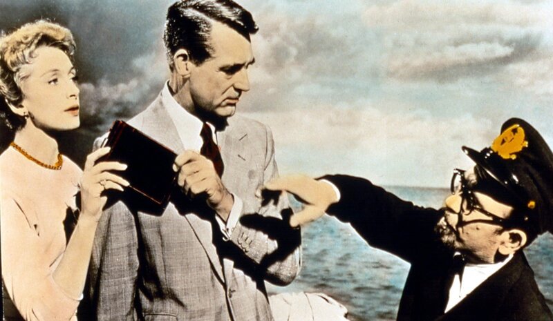 Auf dem Luxusdampfer lernen sich Terry McKay (Deborah Kerr, li.) und Nickie Ferrante (Cary Grant, Mi.) so gut kennen und lieben, dass sie ihre jeweiligen Verlobungen lösen und eine gemeinsame Zukunft planen wollen. – Bild: MPP Auf dem Luxusdampfer lernen sich Terry McKay (Deborah Kerr, li.) und Nickie Ferrante (Cary Grant, Mi.) so gut kennen und lieben, dass sie ihre jeweiligen Verlobungen lösen und eine gemeinsame Zukunft planen wollen. – Bild: MPP