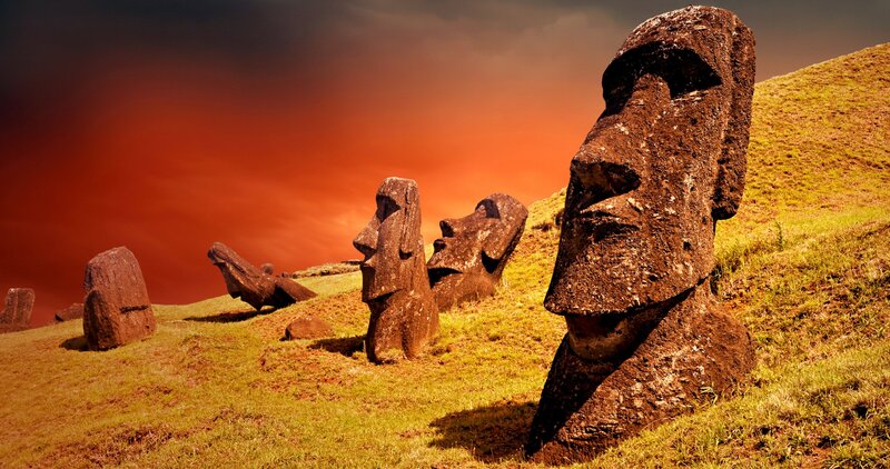 Vor Hunderten von Jahren blüht das Seefahrervolk der Rapa Nui auf der Osterinsel auf. Doch dann werden sie von einer Reihe tödlicher Ereignisse heimgesucht, die ihre Zivilisation zerstören. – Bild: World Media Rights Production /​ ZDF /​ World Media Rights Pro