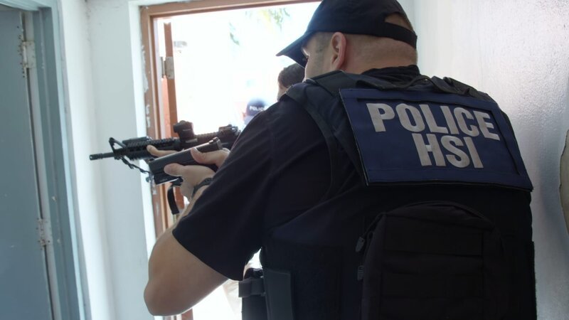 HSI-Spezialagenten schließen die Schlinge um mutmaßliche Kokainhändler in West Palm Beach, Florida. (National Geographic/​Lucky 8 TV) – Bild: Lucky 8 TV /​ National Geographic