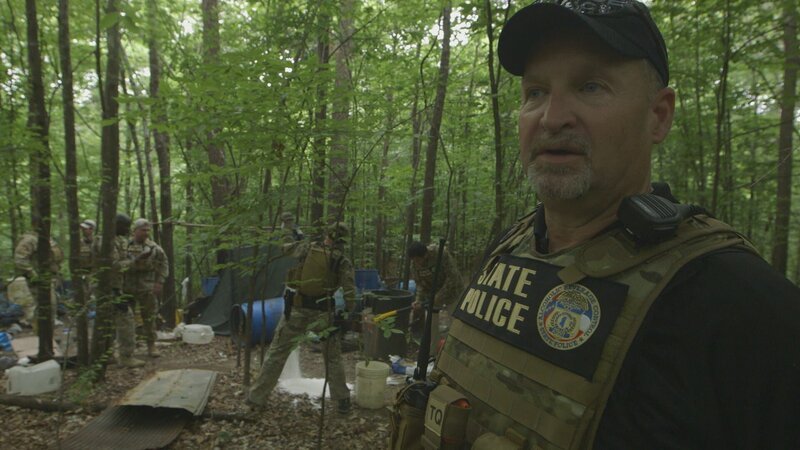 MADISON, MISS. – ‚Rusty‘ Hanna, Chief of Enforcement of the Mississippi Alcoholic Beverage Control with colleagues looking for moonshine. – Bild: National Geographic Channels /​ MARK CASEBOW