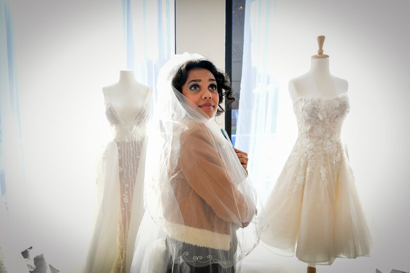 April (Miranda Tapsell). – Bild: CH Media