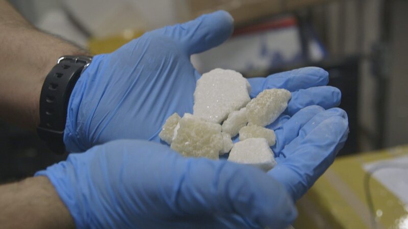 New York City, NY, USA: A handful of molly crystals. – Bild: The National Geographic Channel