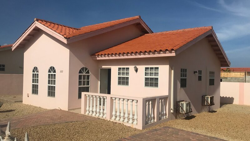 Exterior of Borocana House property in Turks and Caicos. As seen on HGTV’s Caribbean Life – Bild: HGTV /​ Discover HCBLF1614_325423_129774 /​ Scripps