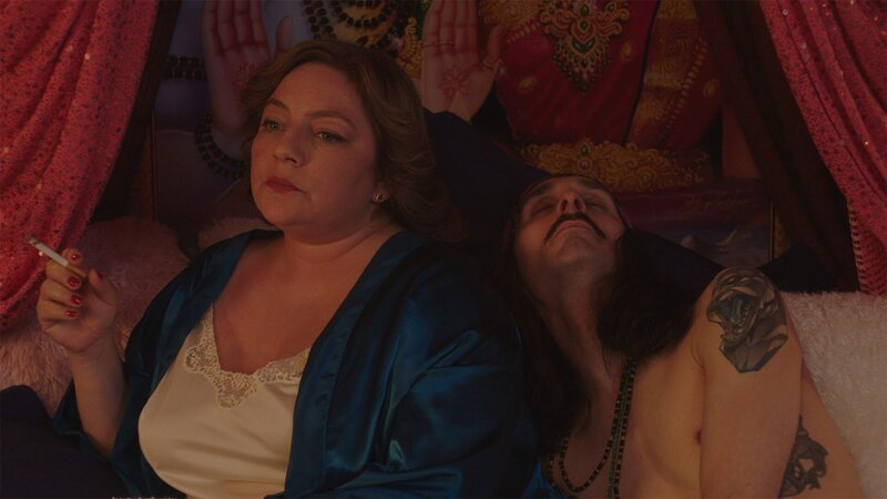 Annie Greco (Emilie Gavois-Kahn, l.) – Bild: AXN