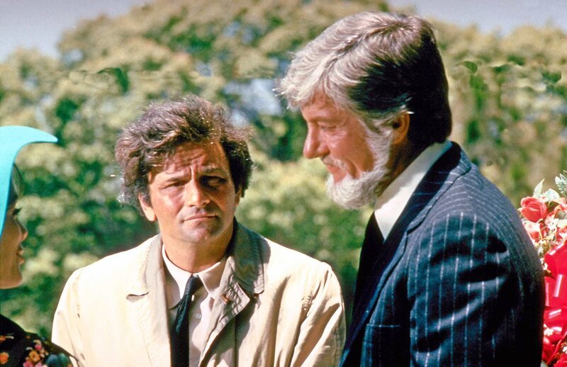 Lt. Columbo (Peter Falk, l.) hat schon am Anfang seiner Ermittlung einige Schwachstellen in Paul Galeskos (Dick Van Dyke) Plan gefunden. – Bild: ORF