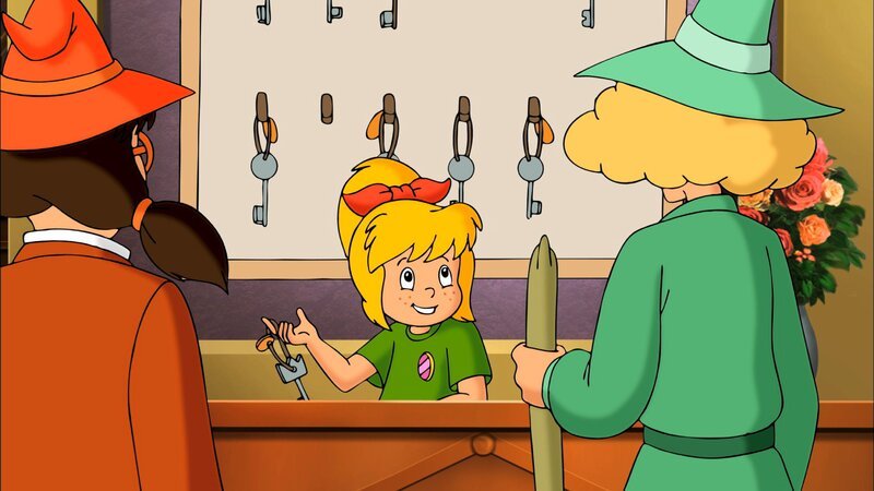 Eine der beiden Hexen ist die Hoteltesterin, die Bibi und Svenja erwarten. – Bild: ZDF/Kiddinx-Berlin Eine der beiden Hexen ist die Hoteltesterin, die Bibi und Svenja erwarten. – Bild: ZDF/Kiddinx-Berlin