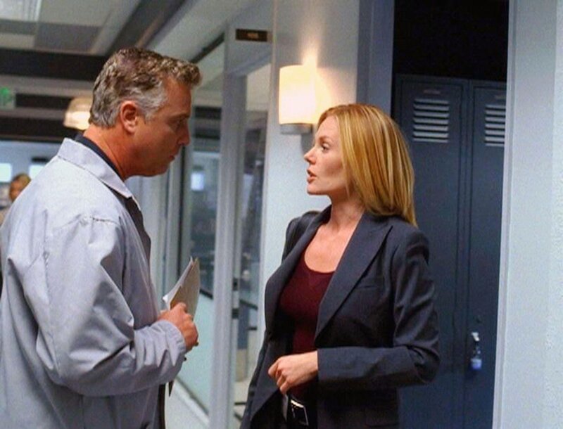Catherine (Marg Helgenberger) und Gil (William Petersen) arbeiten fieberhaft an der neuen Beweislage eines bereits zum Tode verurteilten verurteilten Serienmörders. – Bild: RTL