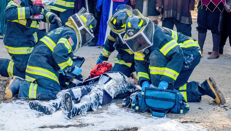 Henrietta „Hen“ Wilson (Aisha Hinds, r.) – Bild: ORF/​PRO7/​20th Television/​Jack Zeman