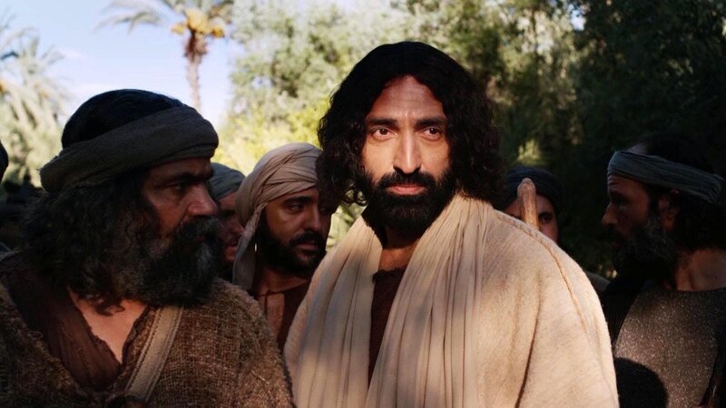 (v. l.) Petrus (El Mahmoudi M’Barek), Jesus (Selva Rasalingam) – Bild: Bibel TV