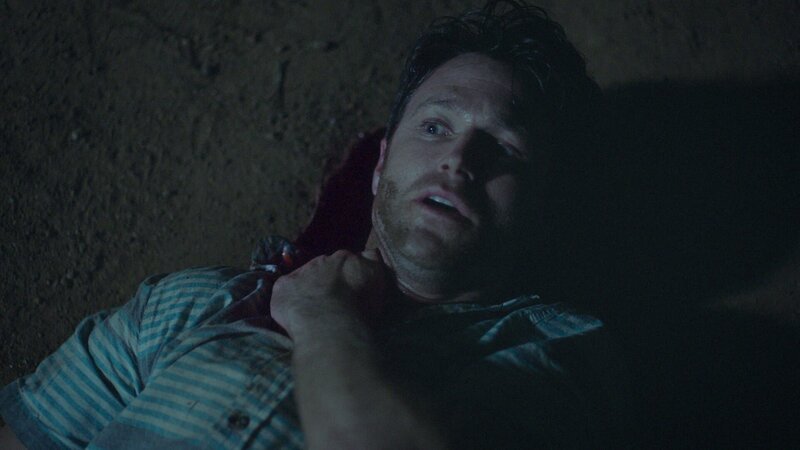 CAPE TOWN, SÜDAFRIKA- Kelley McCullough (Schauspieler) wird von Duarte (Schauspieler) in den Nacken geschossen. – Bild: National Geographic Channels/​Chris Titus King