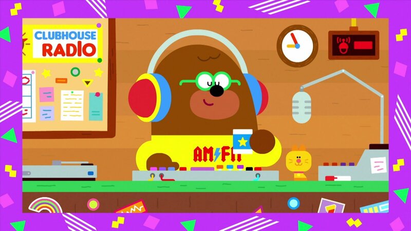 Duggee und die Quirlies moderieren Radioshow. – Bild: WDR/​BBC Studios/​Studio AKA