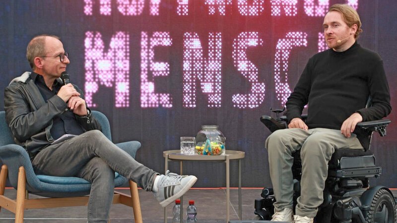 Steffen Kern, Samuel Koch (v. l.) – Bild: Ev. Medienhaus