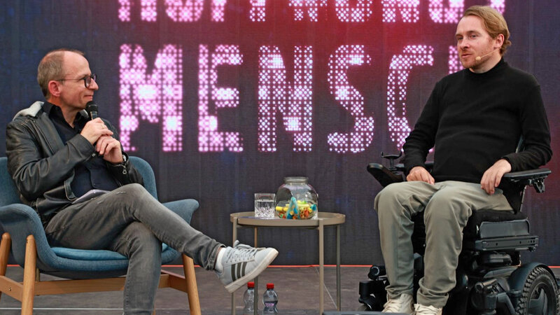 Steffen Kern, Samuel Koch (v. l.) – Bild: Ev. Medienhaus