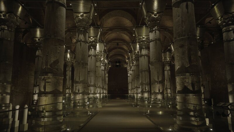 Die Theodosius Zisterne in Istanbul: im Untergrund der türkischen Metropole lebt das byzantinische Konstantinopel weiter. – Bild: ZDF und Phoenix Television Limited