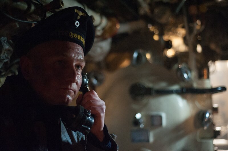 Close-up on sweaty faces of the CREW filled with fear. – Bild: The National Geographic Channel