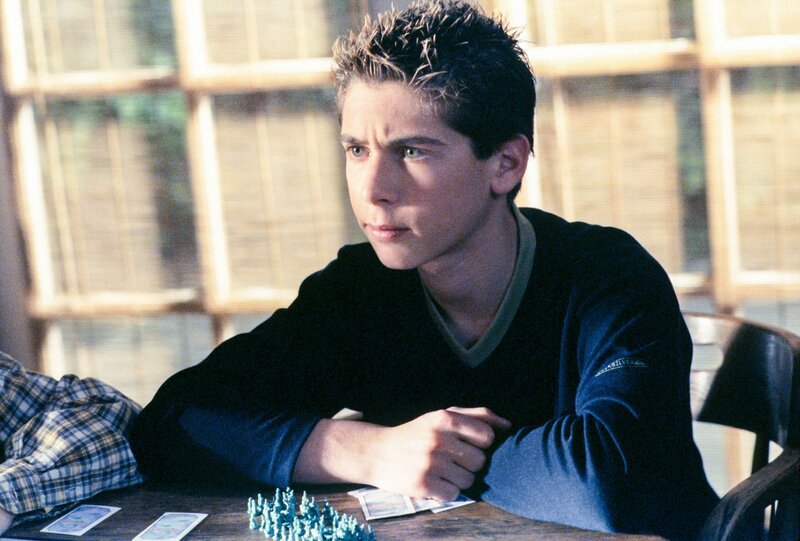 Einen so furchtbaren Spieleabend hat Reese (Justin Berfield) noch nie erlebt. – Bild: ORF/​Disney