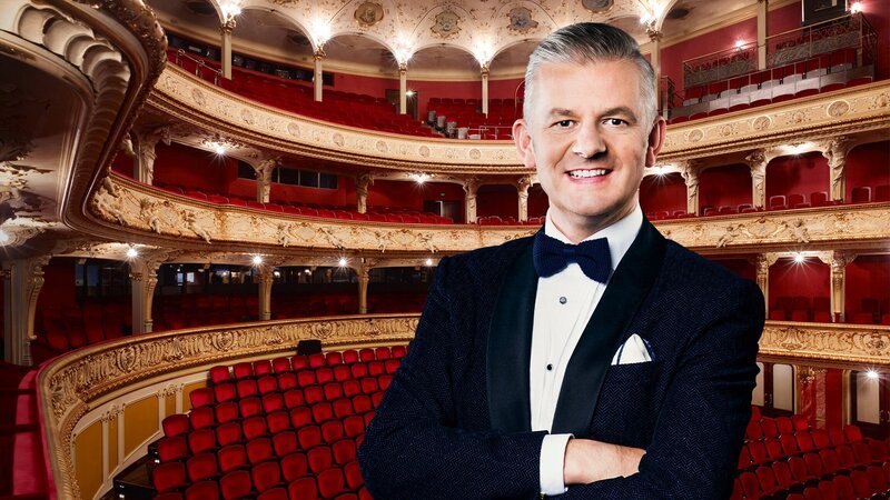 Der Rosenkavalier SRF überträgt Richard Strauss’ Werk «Der Rosenkavalier» aus dem Opernhaus Zürich. Rainer Maria Salzgeber (Bild) führt auf SRF 1 durch den Abend. – Bild: SRF/​Oscar Alessio/​Dominic Büttner/​Bildmontage